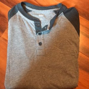 Gap long sleeved tee